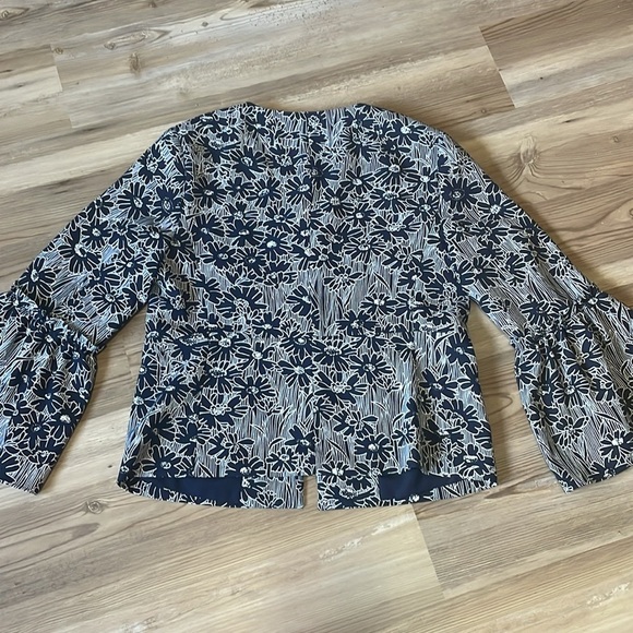Banana Republic Factory Open Blazer Navy Floral print Bell Sleeves Size 4 Classy - Picture 6 of 12